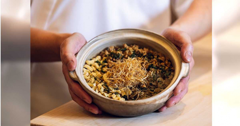 「牛蒡雞鬆釜飯」。(圖/鳥力提供)