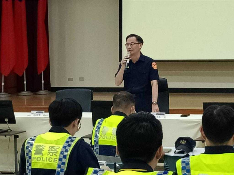 桃園警分局持續雷霆除暴，16日編排警力67名、臨檢12場所，路檢8處路口，共查獲23件刑案26人。（圖／警方提供）