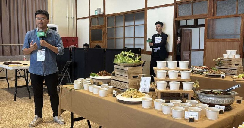 風灣的船代表李彥穎介紹特色菜色(圖/好食好事基金會提供)。