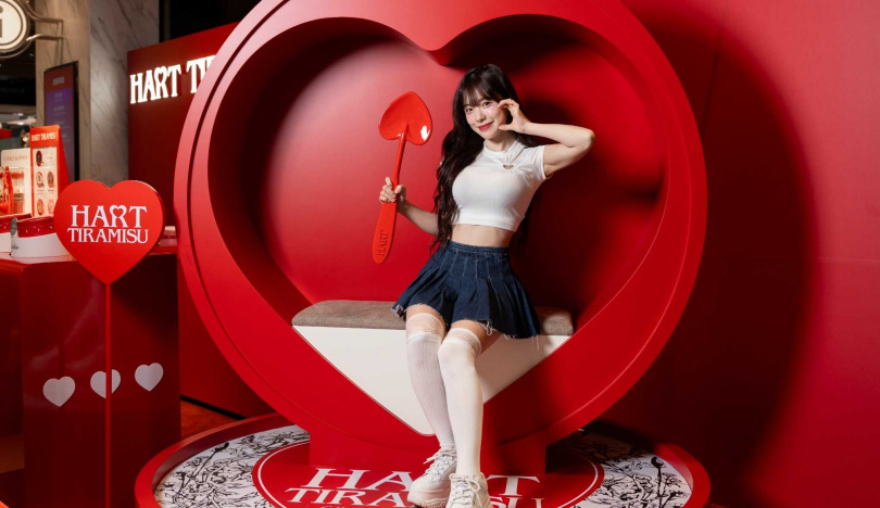 李多慧為HART TIRAMISU快閃活動站台，現場還有超好拍打卡裝置。（圖／HART TIRAMISU提供）