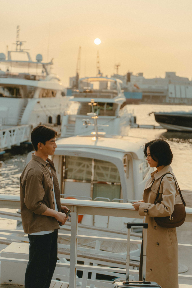 張洛偍拍攝時被水川麻美電到NG。（圖／牽猴子提供）