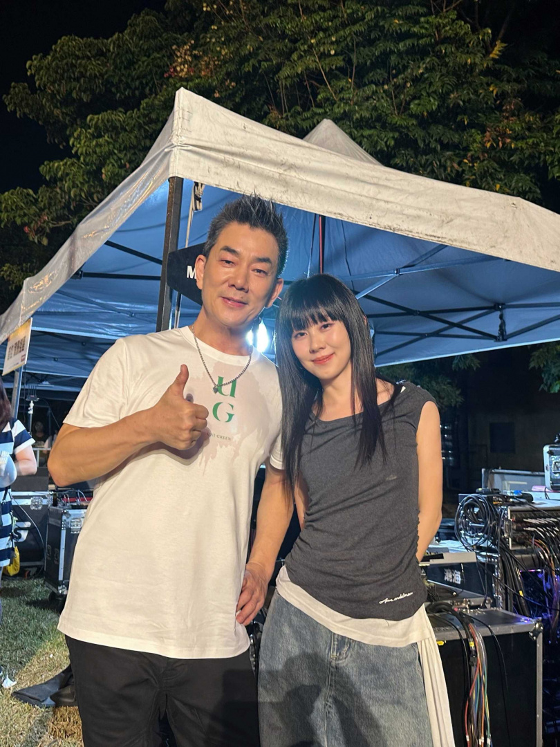 任賢齊暖心鼓勵白安。（圖／相信音樂提供）