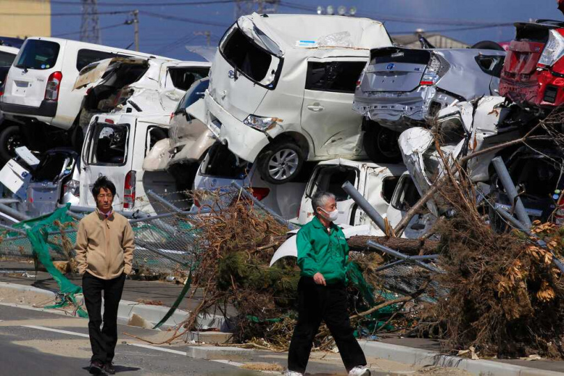 地震後避難者集中在臨時安置中心，生活條件與健康風險成隱憂。