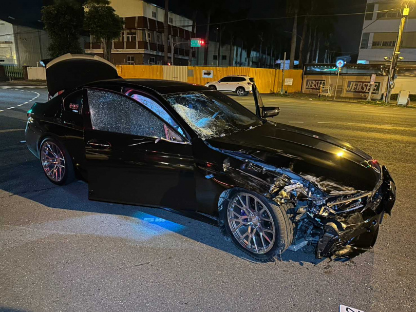 25歲劉男駕駛BMW疑似車速過快釀悲劇。(圖/翻攝畫面)
