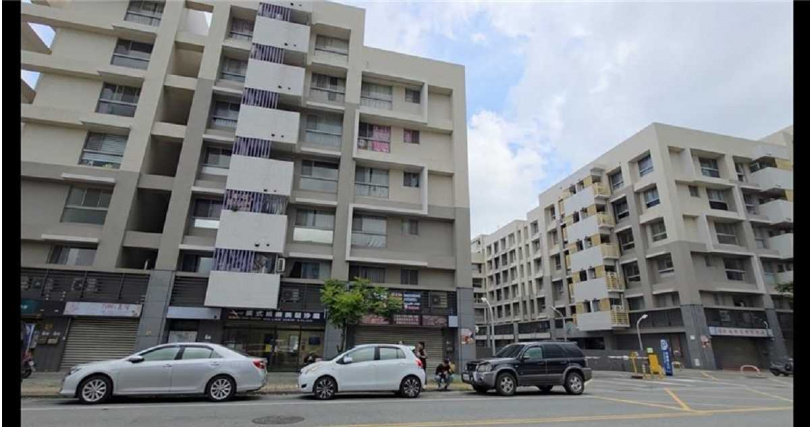 台電北埔變電所一處電力保護設備故障，新城、秀林鄉近萬住戶深夜停電，圖為停電區域青年住宅。（圖／翻攝畫面）