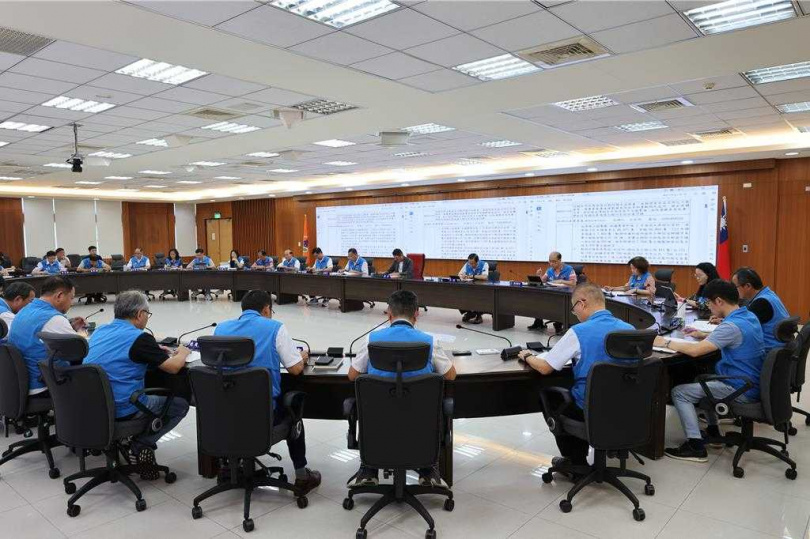 苗栗縣遊蕩犬貓問題成為縣長鍾東錦關切議題，在19日縣務會議上提出討論。（圖／中國時報謝明俊攝）