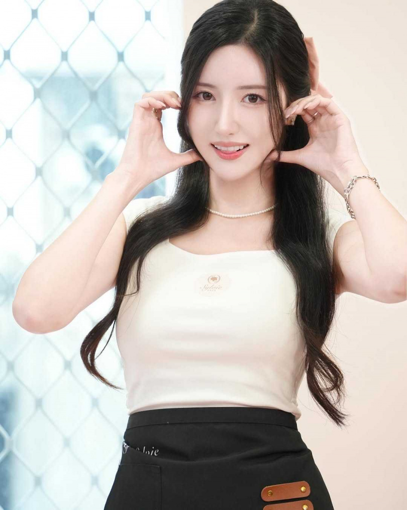 南珉貞因騎隊旗引發爭議。（圖／翻攝IG＠minjeong_w_）