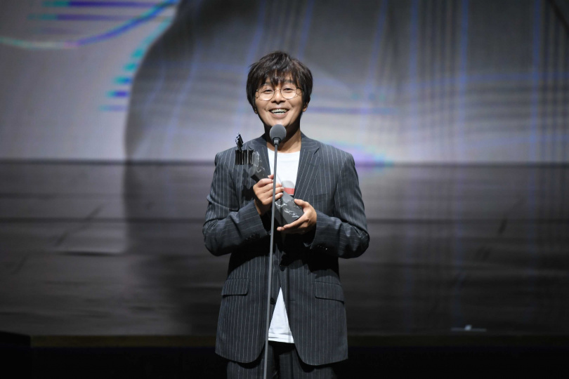 特別獎得主陳茂萱由兒子陳學毅代表領獎。(圖/三立提供)