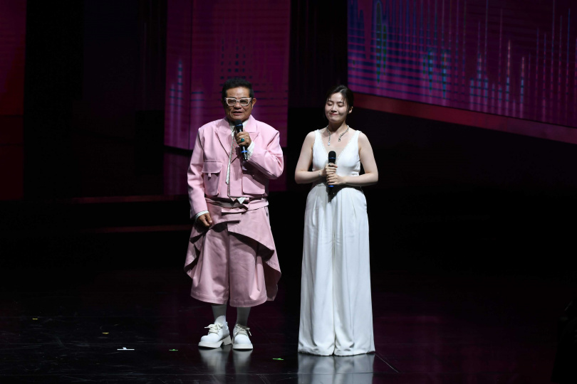 《第36屆傳藝金曲獎頒獎典禮》由許效舜、楊小黎主持。(圖/三立提供)