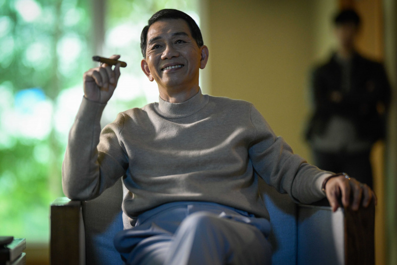 曾獲金馬獎最佳男配角獎的袁富華在《搗破法蘭克》一片中飾演教會執事。(圖/華映娛樂提供)