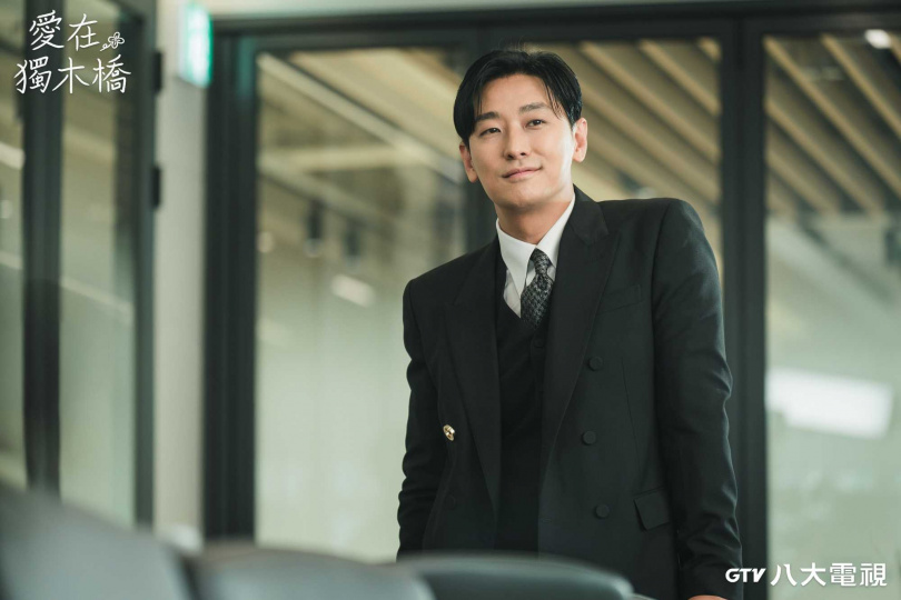 朱智勛拍吻戲連耳朵都變紅。（圖／八大提供）