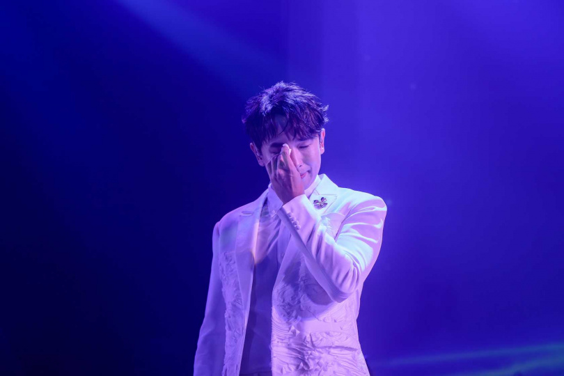陳謙文五度在舞台上哽咽落淚。（圖／葡萄長文創工作室）
