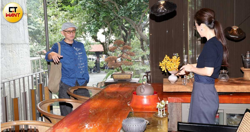 訪問尾聲，陳宏一與文創小店友人Karen（右）向記者表示，他們從來並不是反對都更，而是反對黑箱，希望程序要公平以及正義。（圖／方萬民攝影）