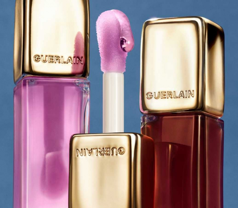 嬌蘭 KISSKISS 法式之吻波光蜜漾護唇油。/1,450元(圖/品牌提供)