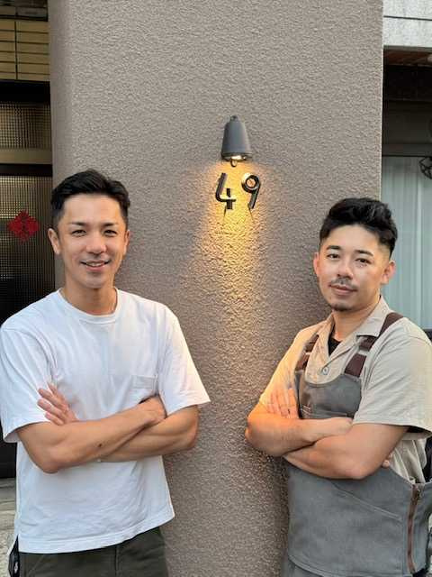 楊皓崴（左）與弟弟的經營理念不太相同。（圖／爾傑娛樂提供）