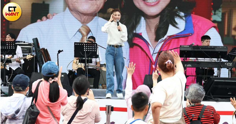 朱海君彩排面對台下粉絲露出燦爛笑容。(圖/蘇聖倫攝)