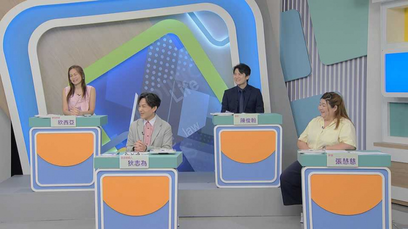 狄志為、欣西亞、張慧慈及律師陳俊翰，在節目上探討「已婚男女逃不過獵豔桃花團！婚內危機四面楚歌？！」主題。（圖／和展影視提供）