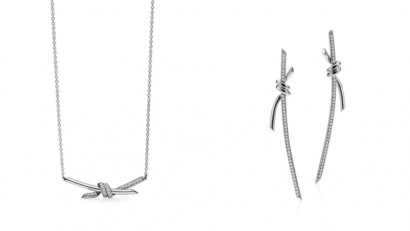 Tiffany Knot 18K白金鑲鑽鏈墜／175,000元，Tiffany Knot 18K白金長版鑲鑽耳環／251,000元（圖／品牌提供）