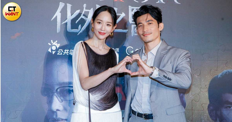 張鈞𡩋跟越南影帝連炳發合作《化外之醫》。（圖／趙文彬攝）