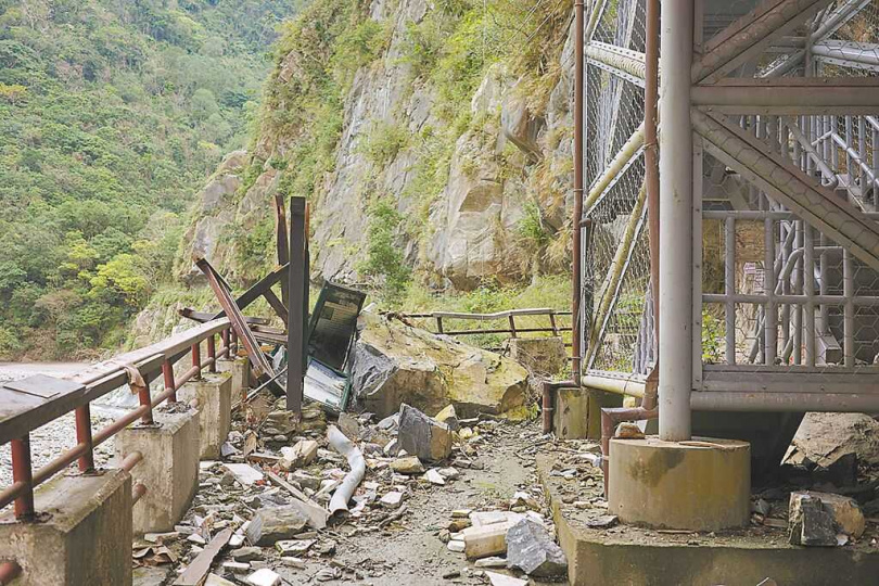 0403花蓮大地震重創太魯閣國家公園，其中砂卡礑步道因落石坍方規模大，修復難度高。（圖／報系資料照）