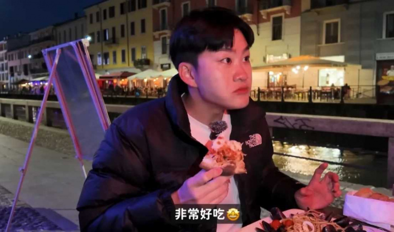 Joeman號稱獨遊歐洲，快閃義大利被發現疑似帶女友一起旅行。（圖／翻攝自Joeman YouTube）