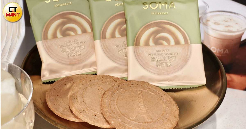 全聯福利中心獨家上架的「SOMA烏龍茶歐蕾法國酥」。（49元，圖／魏妤靜攝）