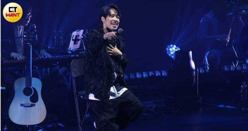 TANK此前受先天性心臟病所苦，在去年演唱會上全程撫胸。（圖／焦正德攝）