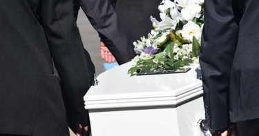 兒在靈堂「被批不孝」遭打斷肋骨 94歲翁遺體放7天沒人管…真相超尷尬!
