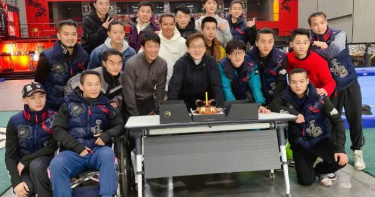 腰痛堅持出席活動!「67歲當天」仍敬業工作 成龍:對生日最大尊重
