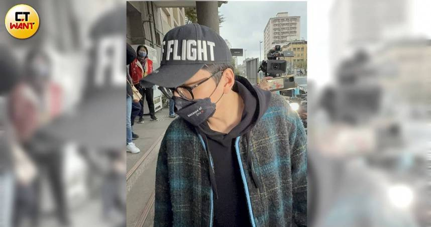 王大陸涉犯教唆傷害、個資法及使公務員登載不實罪嫌，檢察官認有勾串逃亡之虞聲押禁見。（圖／沈建邦攝）