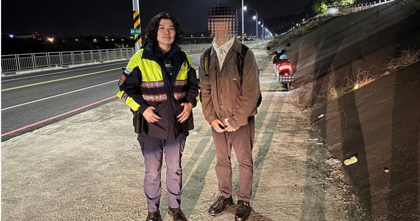 男子從台北要騎會桃園半路拋錨，樹林警即刻救援助返家。（圖／翻攝畫面）