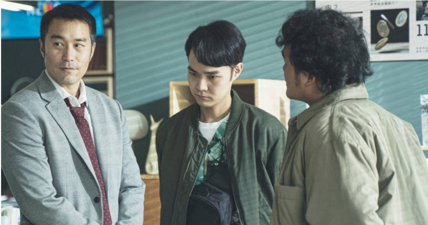 在電影《罪後真相》中何裕天（中）與張孝全（左）有多場對戲。（圖／打字人創意提供）