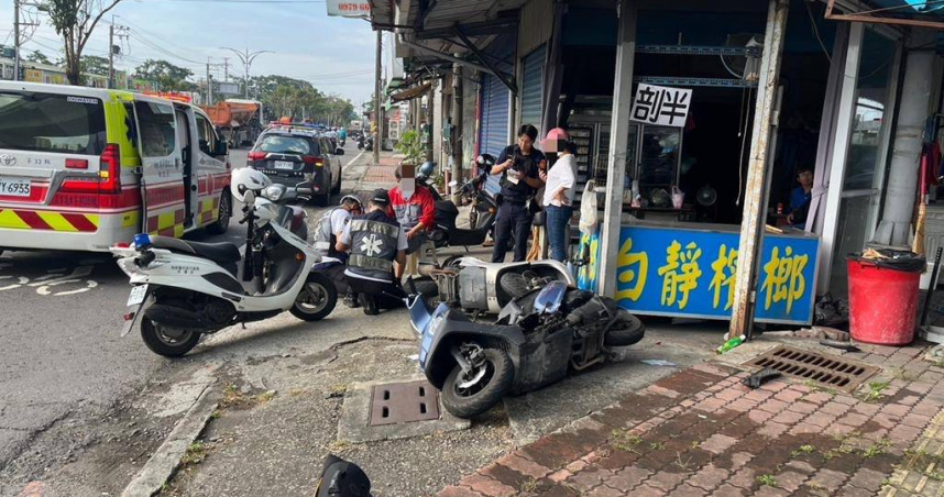 汽車撞飛騎士4人棄車逃跑。（ 圖／翻攝畫面）