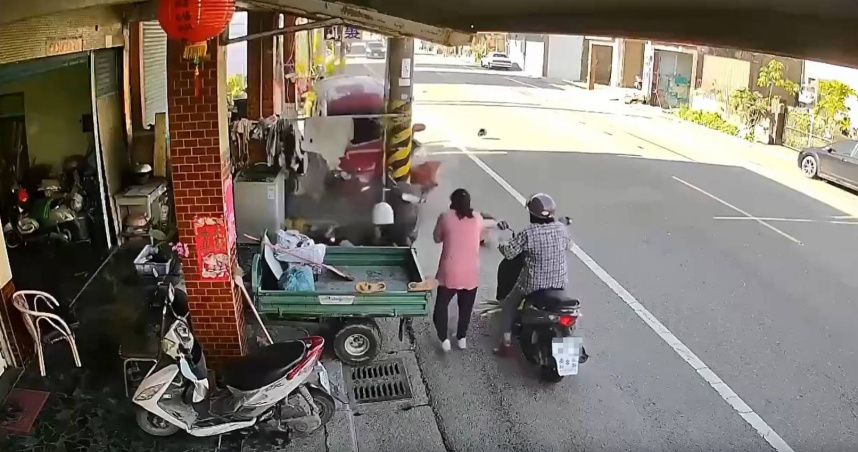 屏東縣高樹鄉產業路發生死亡車禍。（圖／翻攝自Threads）