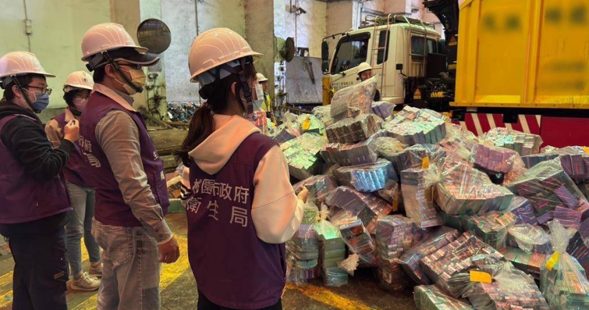 暑假出國旅遊旺季將近，桃園市政府衛生局提醒，於國外購物時須特別注意，目前所有電子煙及加熱式菸品無論是自用或受人所託攜帶回台。（圖／桃園市衛生局）