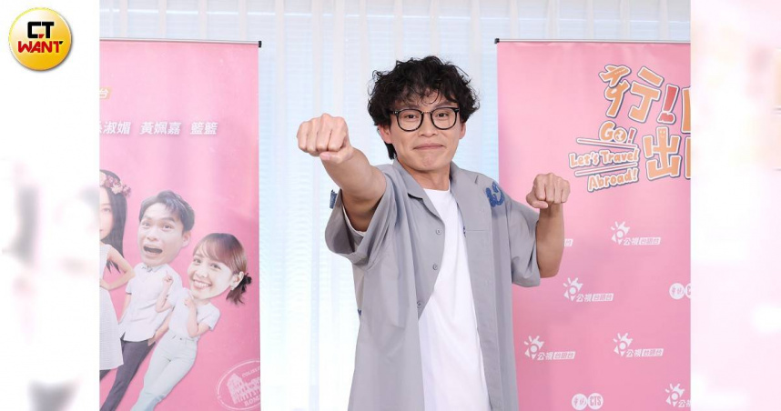 黃鐙輝捲髮黑框造型被說撞賀瓏造型。（圖／楊澍攝）