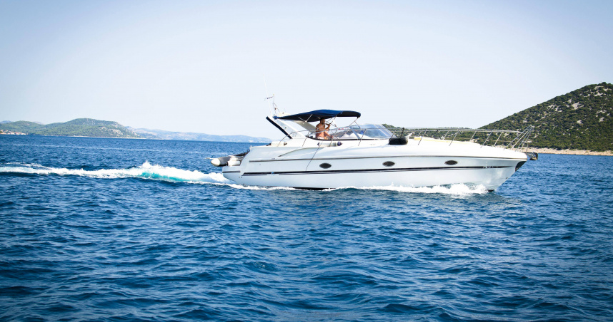美國一名男子近日在巴哈馬群島浮潛時遭快艇撞擊，下半身幾乎被螺旋槳劃成兩半。（示意圖／翻攝Pexels）