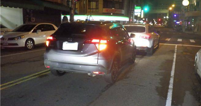 台中警酒駕追撞孕婦座車。（圖／翻攝畫面）