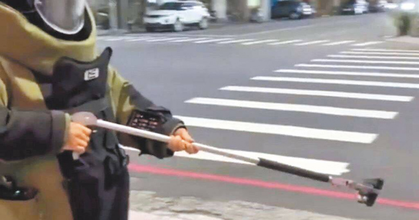胡姓男子因懷疑鄭男介入他與女友感情，2023年10月竟自製爆裂物後用膠帶黏在鄭男機車上，警察局鑑識中心、刑事局防爆小組獲報處理。（圖／報系資料照）