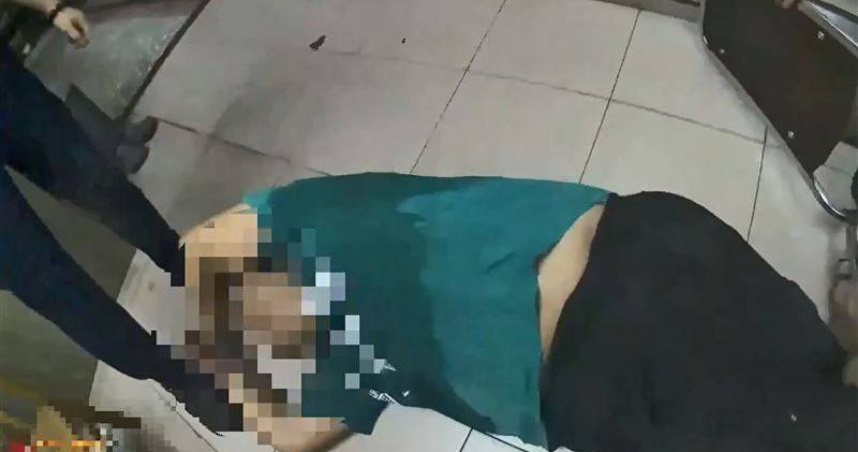 新北市三重區56歲牛姓男子酒後街頭滋事，情緒激動向警方嗆聲「拜託開槍打死我」，被警方依法實施保護管束。（圖／翻攝畫面）