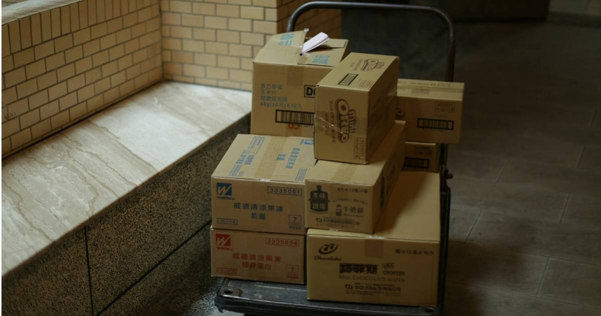 有位網友因拒絕代收請假同事的包裹遭主管責罵。圖僅示意，與本文無關。（示意圖／翻攝自unsplash）