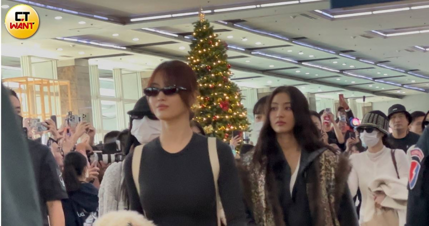 TWICE抵達高雄，娜璉（左起）、MOMO、志效。（圖／王奕棋攝）