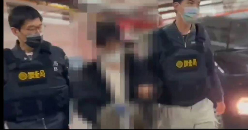 電機系陳姓男大生轉發恐嚇貼文遭調查局人員帶回偵辦。(圖/翻攝畫面)