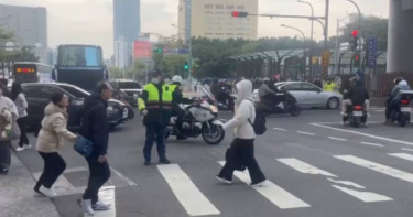台北市警局3大措施強化台北年貨大街人流疏導。（圖／翻攝畫面）