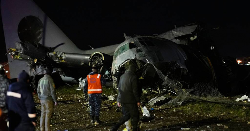 玻利維亞一架載運新鈔的軍機墜毀。（圖／達志／美聯社）