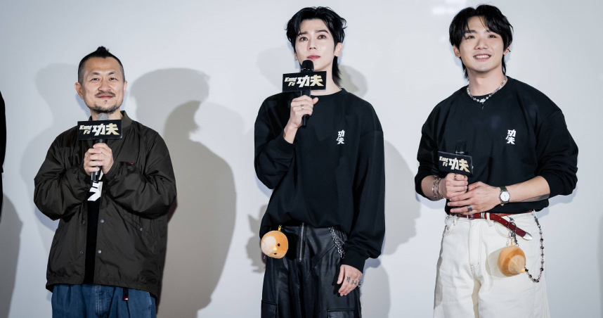 《功夫》導演九把刀與Bii 畢書盡（中）、徐暐翔（右）獻唱主題曲。（圖／麻吉砥加提供）