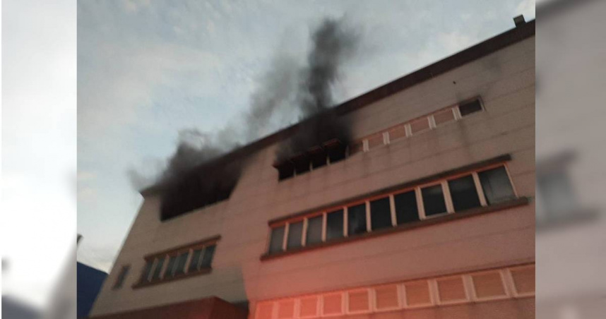 台南市柳營區一處工廠傳出火警。（圖／翻攝畫面）