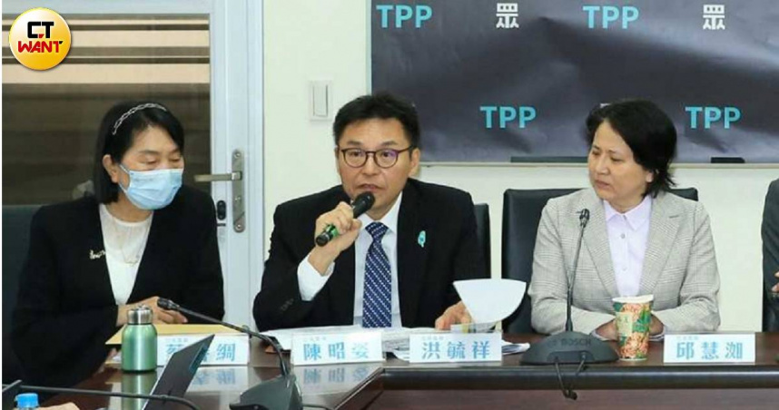 立委洪毓祥（中）要求政院明列台美關稅協定（ART）談判清單。（圖／周志龍攝）