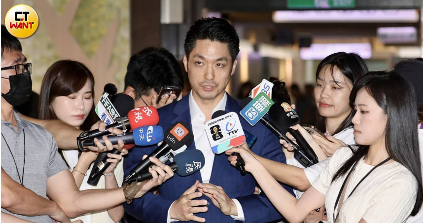 台北市長蔣萬安表示，台北市早在2023年便協助推廣台東鳳梨釋迦，累計銷售達2萬斤，以實際行動支持農民。（圖／方萬民攝）