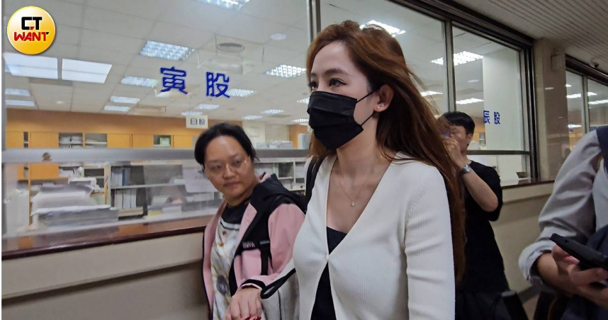 「美艷法務長」現身北院！這次沒穿短裙　出庭造型曝光